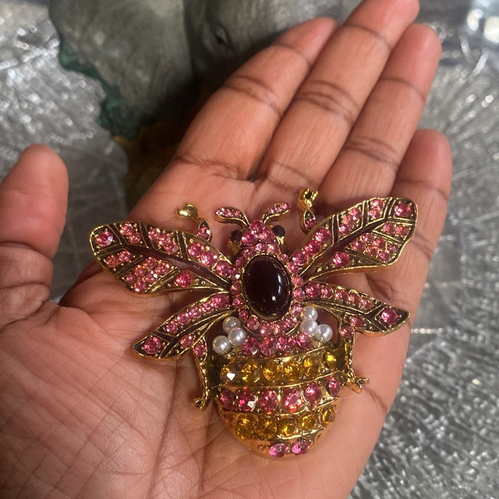 Bee-happy! PINK & GOLD Bee Brooch! - Picture 7 of 7